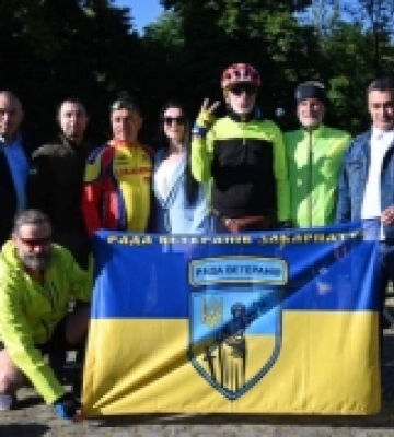 "Шануємо пам'ять захисників України": в Ужгороді відкрили всеукраїнський ветеранський велопробіг