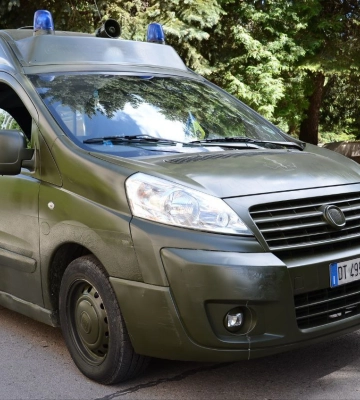 Рівненські благодійники передали черговий автомобіль Збройним Силам України
