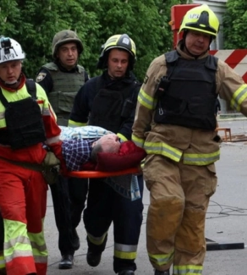 Війська рф завдали удару по Дніпру: відомо про загиблих та поранених