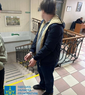Обіцяли працевлаштувати до прокуратури за 35 тис. доларів: в Одесі судитимуть двох чоловіків