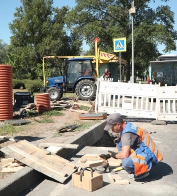 У Дніпрі продовжують очищувати зливову каналізацію: де кипить робота