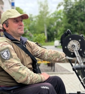 На Тернопільщині волонтер на візку проїхав понад 300 кілометрів, що зібрати гроші на FPV- дрони