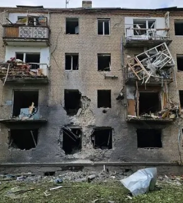У Херсоні 11 постраждалих, серед яких підліток. В ОВА показали фото наслідків обстрілу
