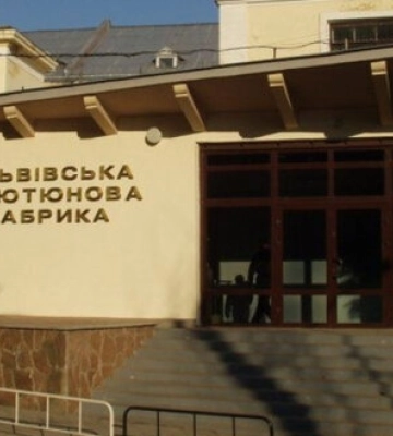 На Львівській тютюновій фабриці проводять обшуки