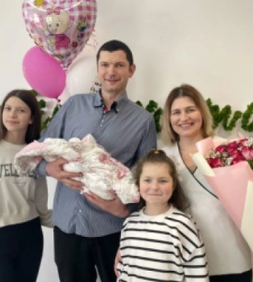 Медики Львова понад місяць боролися за життя дівчинки, яка через вроджену ваду могла задихнутися