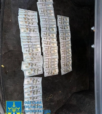 Обіцяли працевлаштувати до прокуратури за 35 тис. доларів: в Одесі судитимуть двох чоловіків