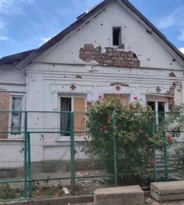 Окупанти 9 разів атакували Нікопольщину: пошкоджено будинки, спортклуб, газогін та ЛЕП. ФОТОрепортаж