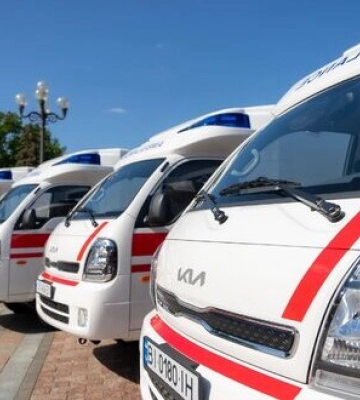 Україна отримала від Південної Кореї 40 автівок екстреної меддопомоги