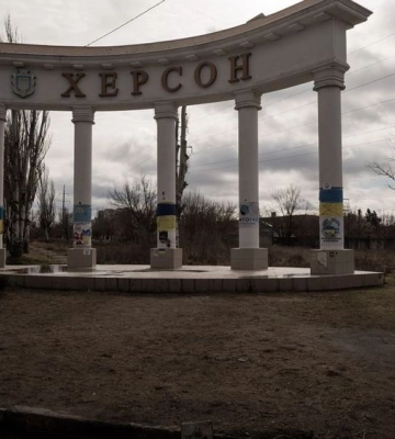 Окупанти вдарили по багатоповерхівці у Херсоні: Постраждалих немає. ВIДЕО