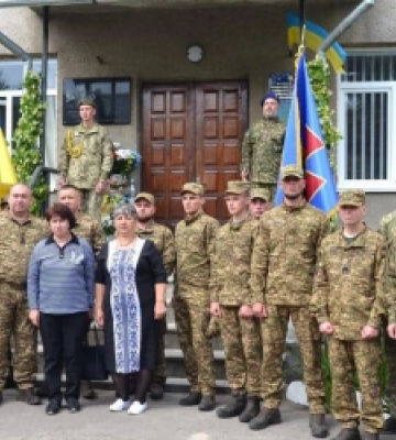 На Золочівщині відкрили меморіальну таблицю в памʼять про загиблого воїна Богдана Мурина 