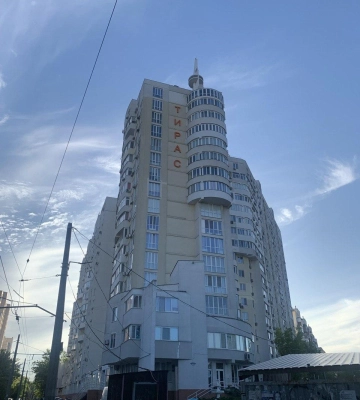 Відновлення ЖК «Тирас»: як мешканці сумнозвісного будинку долали наслідки ракетного удару