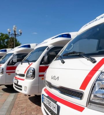 Україна отримала від Південної Кореї 40 автівок екстреної меддопомоги