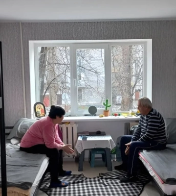 В Хмельницкой области в местах временного проживания переселенцев обнаружили плесень и нехватку мебели, фото
