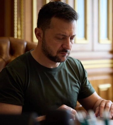 Зеленський розповів, чому відклав всі закордонні візити