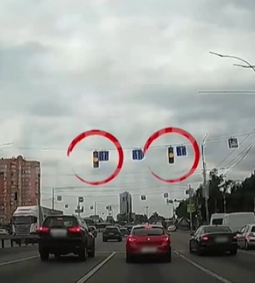 «Пролетел» на желтый сигнал светофора – получил постановление: в Киеве наказали водителя Audi, видео