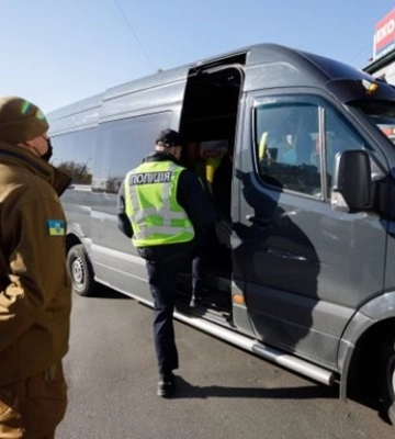 На Хмельниччині перевірятимуть речі, авто та службові приміщення