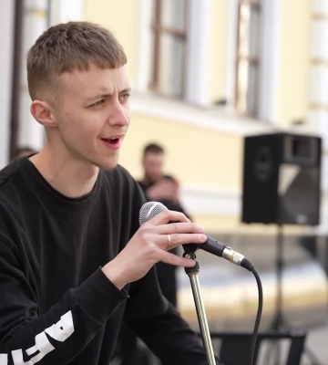 Молоді музиканти збирали кошти на підтримку армії під час благодійного концерту на Михайлівській