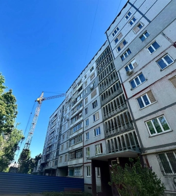 Через ворожий обстріл у Харкові постраждали двоє людей