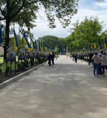 У Хоролі на Полтавщині частина родин полеглих військових проти встановлення Алеї Героїв