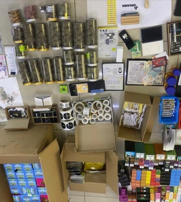Зброя та електронні сигарети з канабіноїдами: на Волині викрито схему реалізації контрафактних товарів