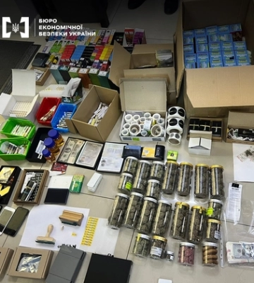 Наркобізнес в соцмережах: на Волині продавали електронні сигарети з канабісом 