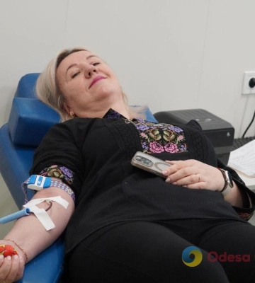 Одна донація може врятувати три життя: до Дня вишиванки в Одесі влаштували акцію зі здачі крови 