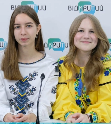 До Дня вишиванки у Дніпрі молодь створила обереги для військових
