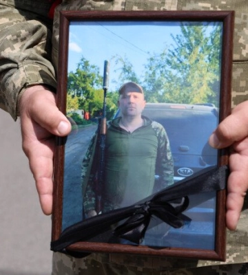 У Луцьку попрощалися з воїном Віталієм Колесником, який загинув на Донеччині