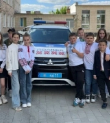 У Луцьку поліцейські автомобілі «одягнули» у вишиванки