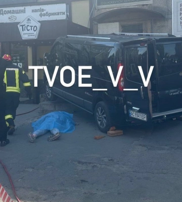 У Володимирі бус на смерть збив жінку