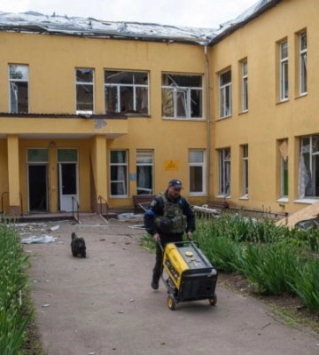 Рашисти вдарили касетними боєприпасами по селу Вовчанської громади: Поранено 5 осіб, зокрема начальника МВА