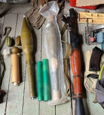 На Дніпропетровщині у військового вилучили арсенал зброї, привезеної з фронту. Що йому загрожує