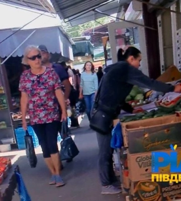 Так вкусно никогда не ели - оккупантов в Мелитополе не оторвать от миски 