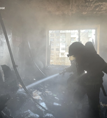 У Чернівцях через необережне паління ледь не загинула жінка: рятувальники вчасно допомогли