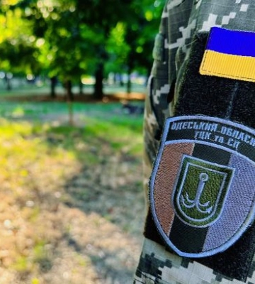 Інцидент з побиттям дівчини біля поліцейського відділку: Одеський ТЦК відреагував