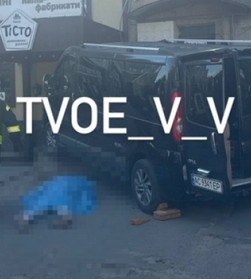 У Володимирі бус на смерть збив дівчину (фото 18+)
