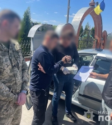 На Волині військовий та працівники ТЦК за $3000 «покривали» ухилянтів та знімали їх з розшуку 
