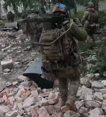 Розвідники показали, як у Вовчанську нищать ворога під час вуличних боїв