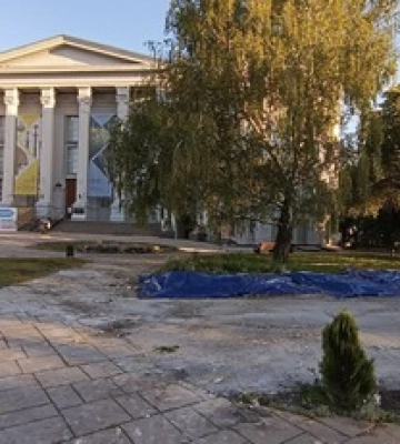 У Києві знесли скандальний "храм-самобуд" біля Десятинної церкви: фоторепортаж