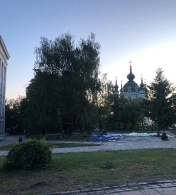 В Киеве снесли скандальный "храм-самострой" возле Десятинной церкви: фоторепортаж
