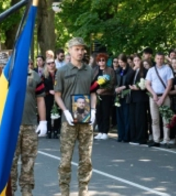 В Ужгороді попрощалися із двома полеглими захисниками – Іваном Бородіним та Віктором Кущиком. ФОТО