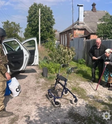 У Вовчанську та в околицях південних сіл від міста може залишатися близько 200-300 цивільних - поліція