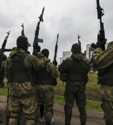 Двоє цивільних отримали поранення внаслідок російського обстрілу житлового району Херсона