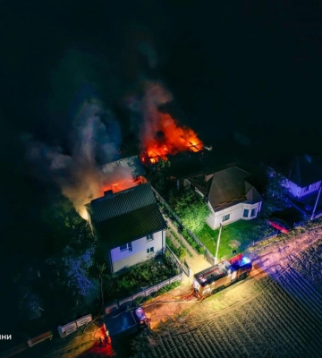 На Рівненщині вогнеборці врятували від пожежі два житлових будинки