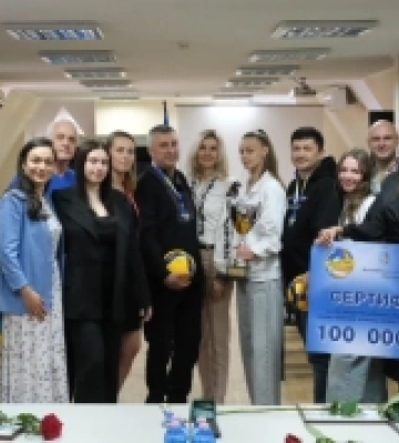 Віталій Кім зустрівся з миколаївськими призерками Чемпіонату України з волейболу