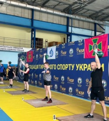На Закарпатті відбувся чемпіонат ДПСУ з гирьового спорту
