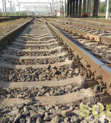 На Одещині невідомі підпалили релейну шафу: пожежу загасила залізничниця