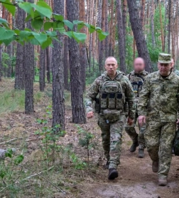 Противник пытается заставить нас задействовать дополнительные резервы в Харьковской области, - Сырский