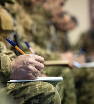 На Черкащині нового керівника ТЦК запросили на сесію міськради для знайомства з депутатами, а він вручив їм повістки