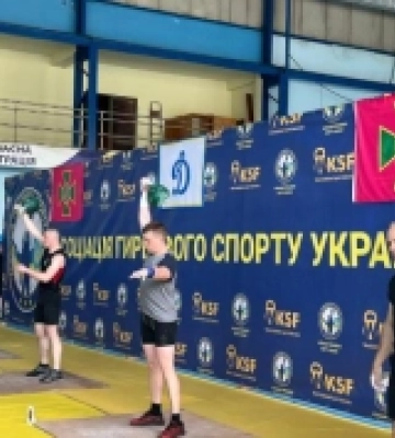 На Закарпатті провели чемпіонат ДПСУ з гирьового спорту